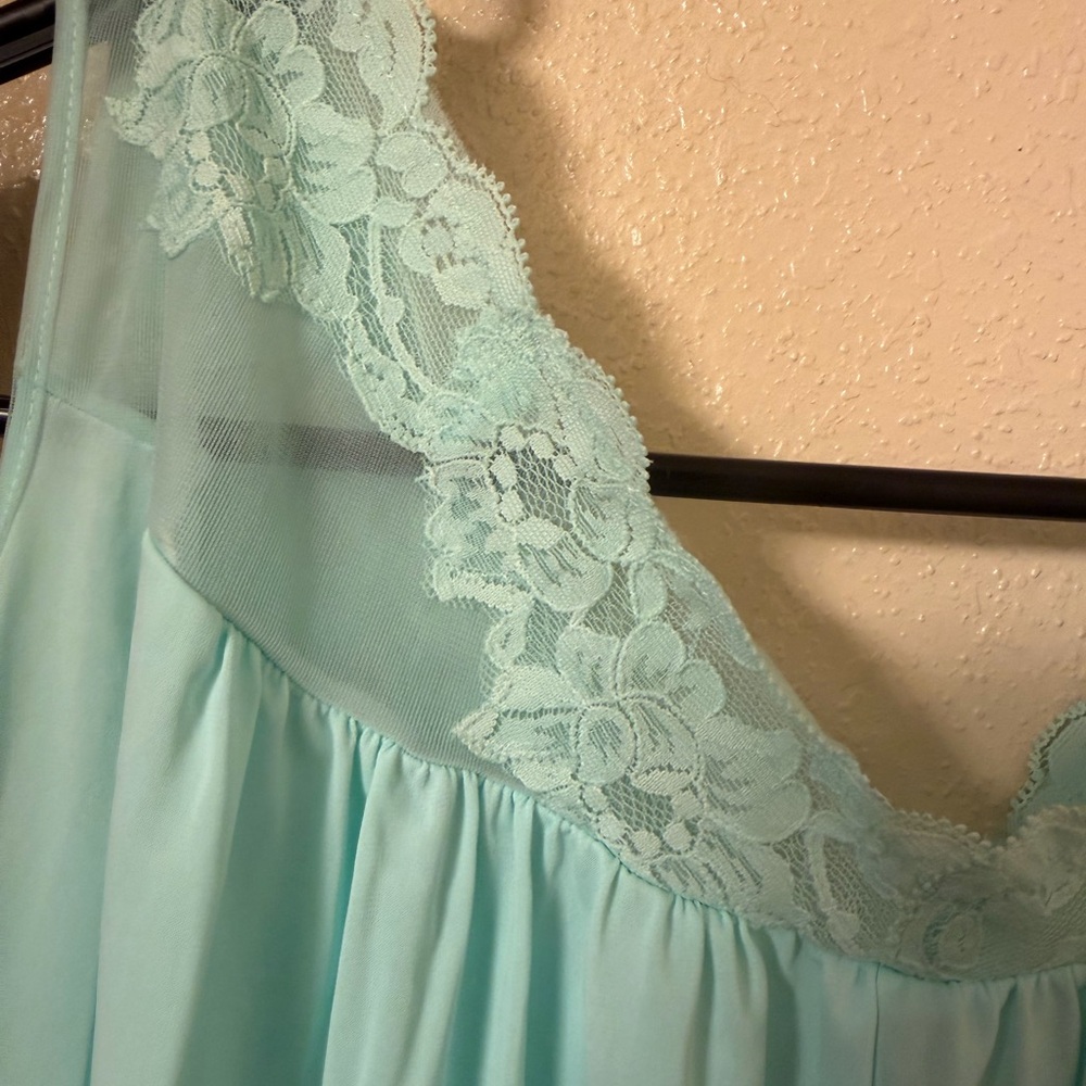 Elegant Lace Trim Sea-foam Nightgown Sz M NWT - Picture 9 of 13